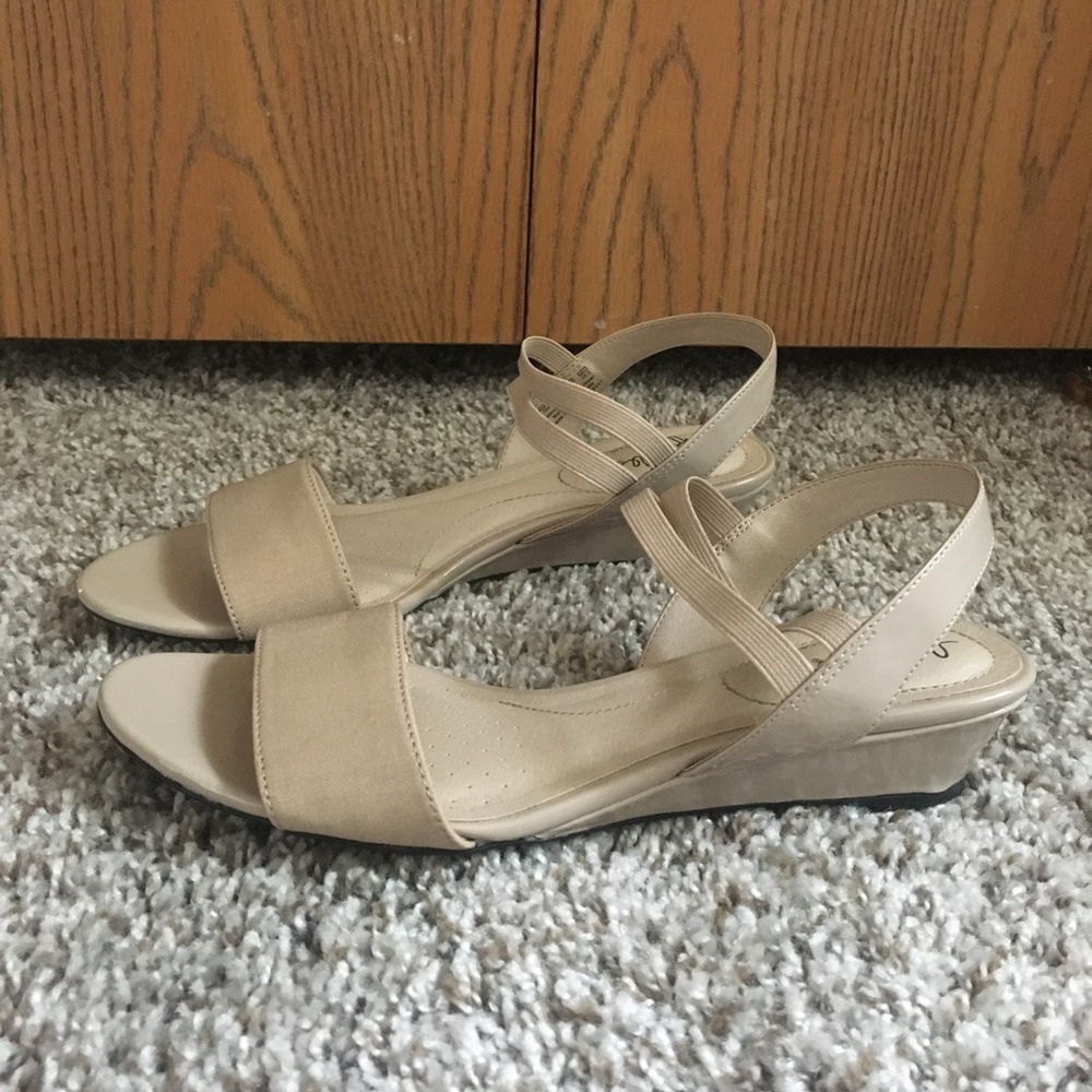 Life Stride Wedge Sandals
